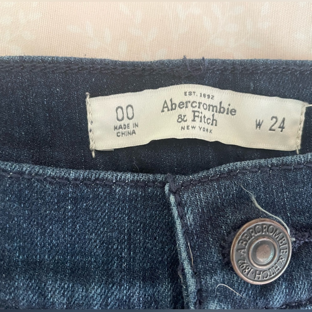 LOW RISE SHORTS - Picture 2 of 3